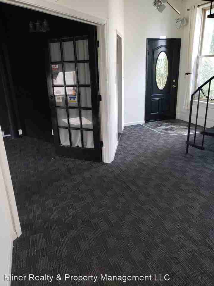 208 N Madison Street - Photo 2 of 6