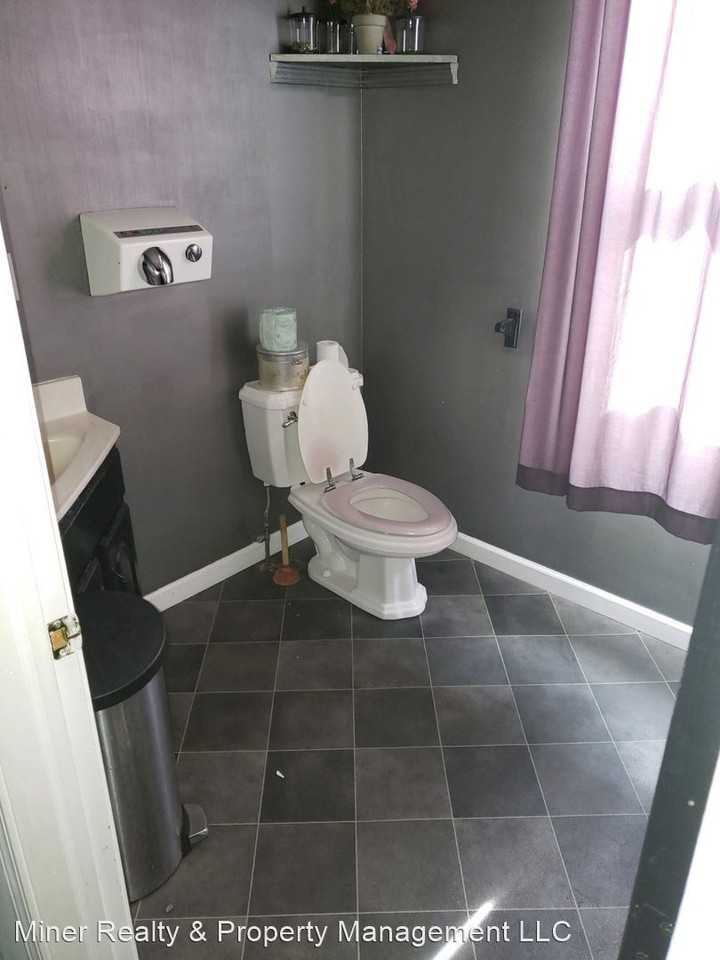 208 N Madison Street - Photo 3 of 6