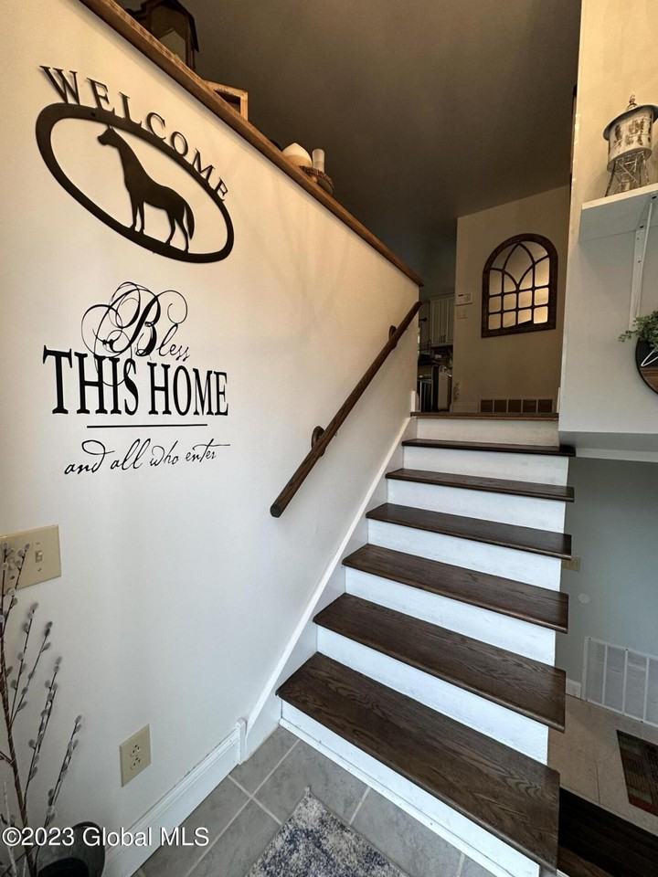 6 Curt Blvd - Photo 2 of 42