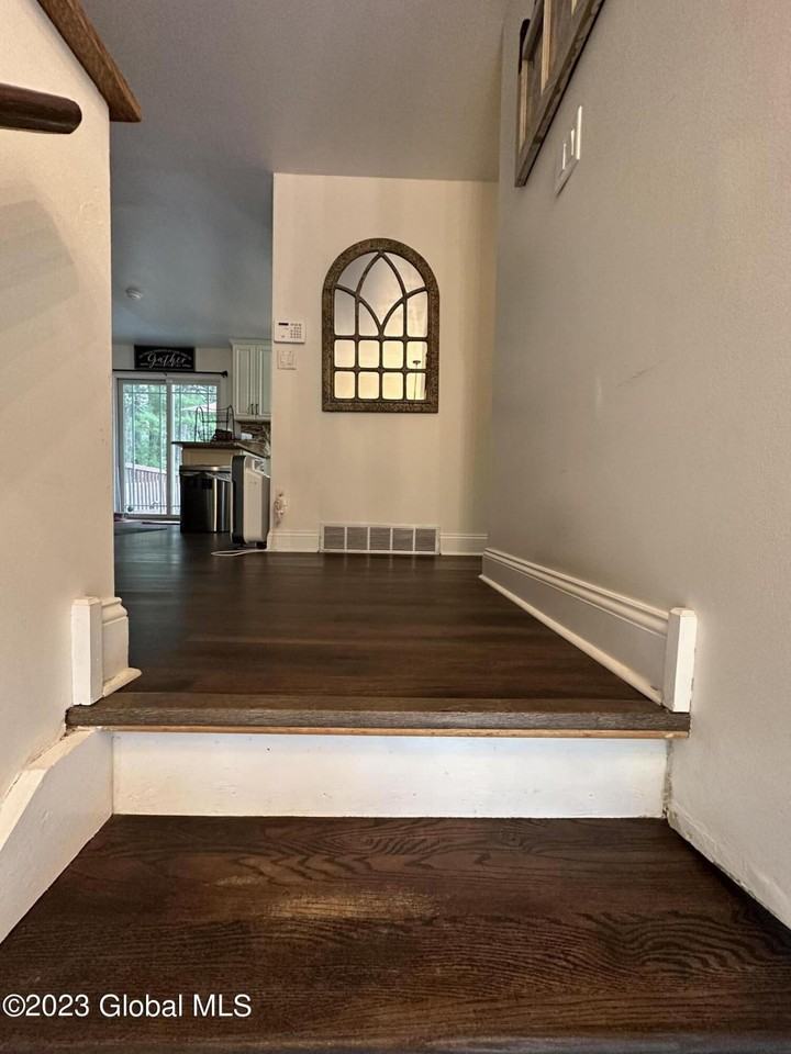 6 Curt Blvd - Photo 3 of 42