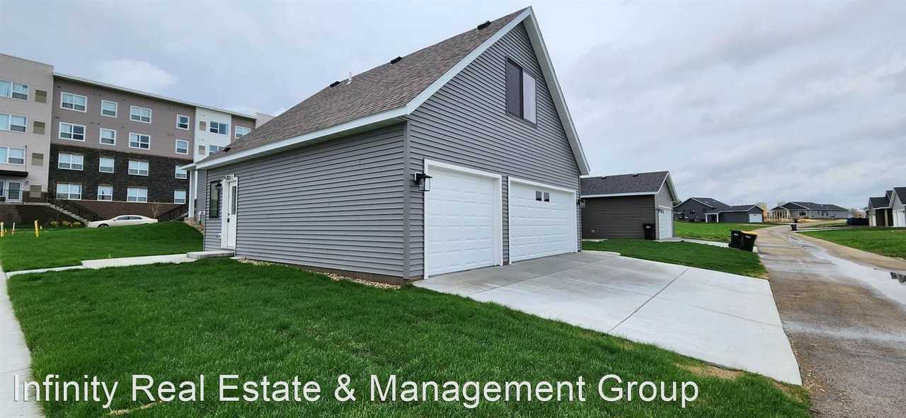 5303 56th St Nw - Photo 2 of 11