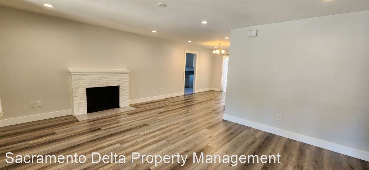 2025 Oregon Dr - Photo 2 of 12