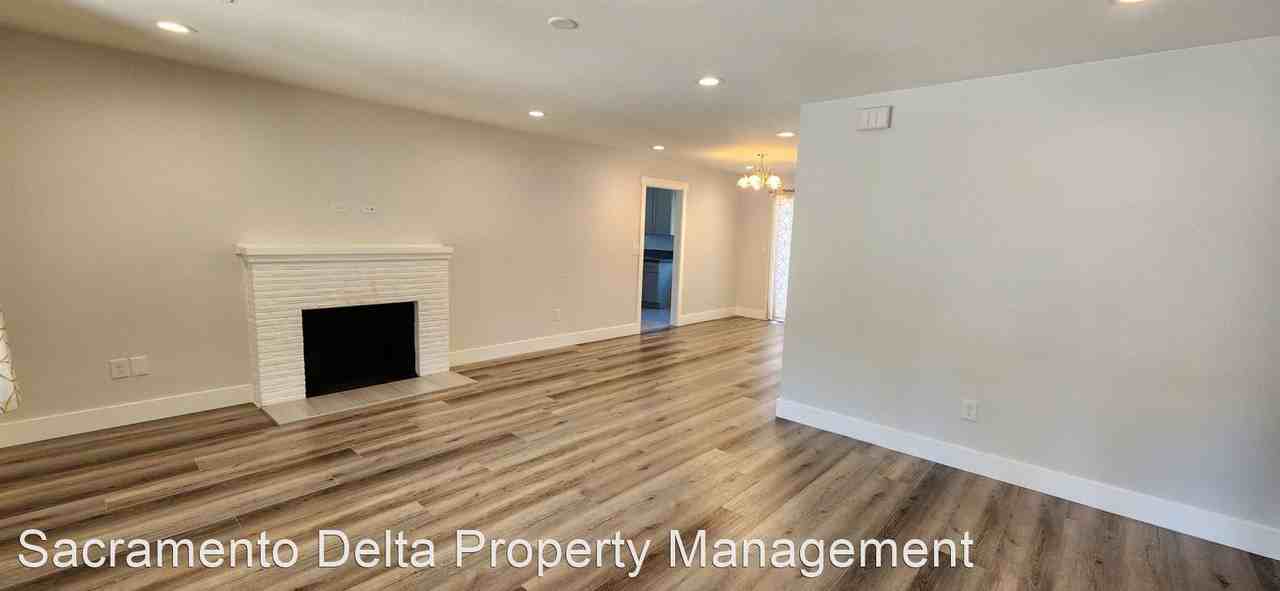 2025 Oregon Dr - Photo 3 of 12