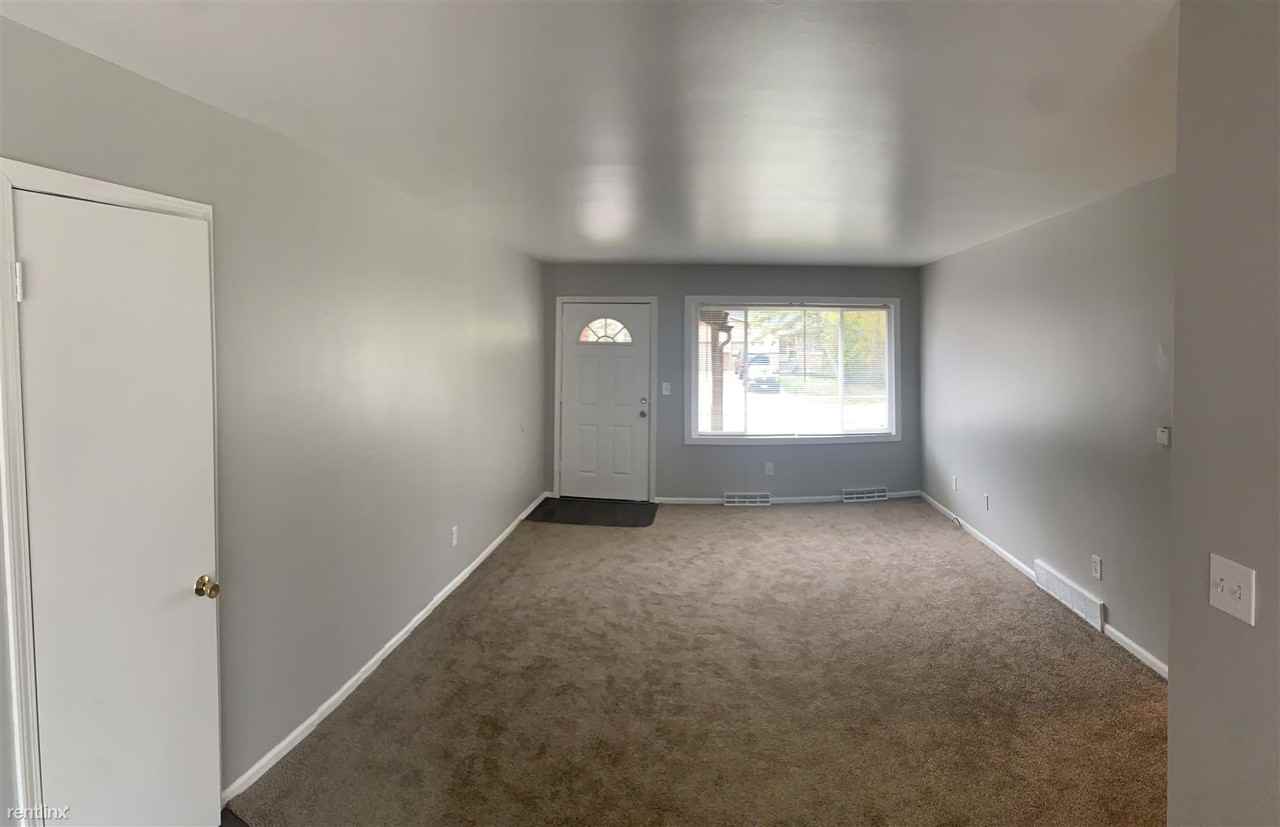 5614 Christie Ave Se - Photo 2 of 7