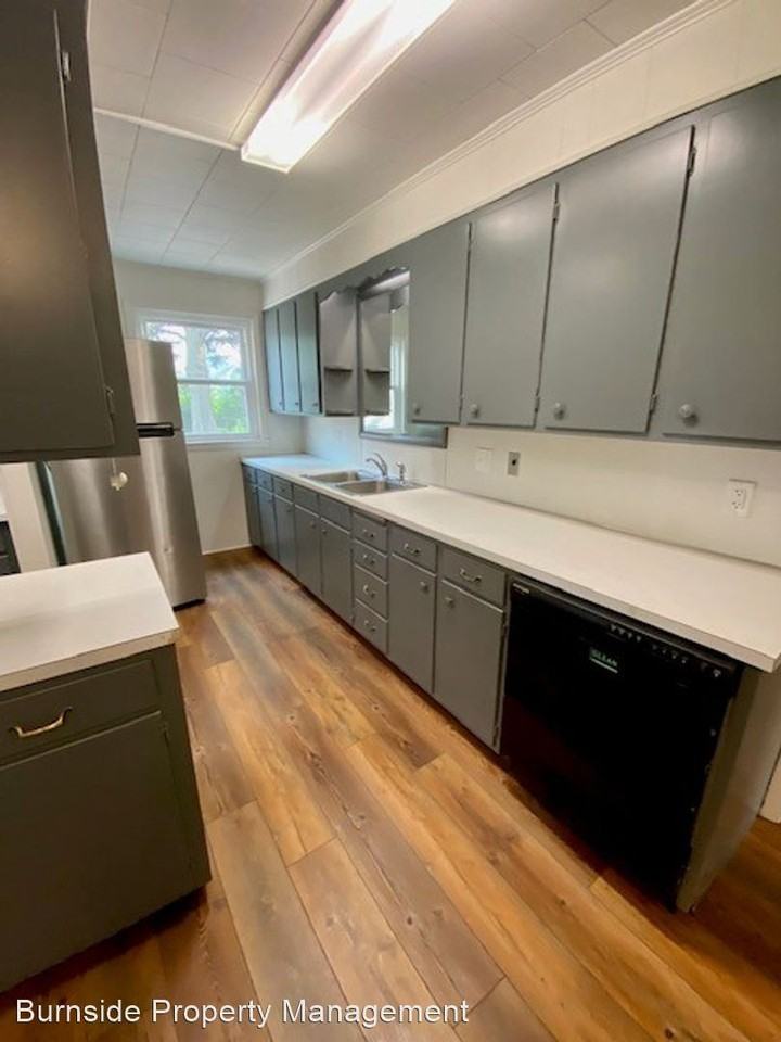 14728 Pennsylvania Ave - Photo 3 of 18