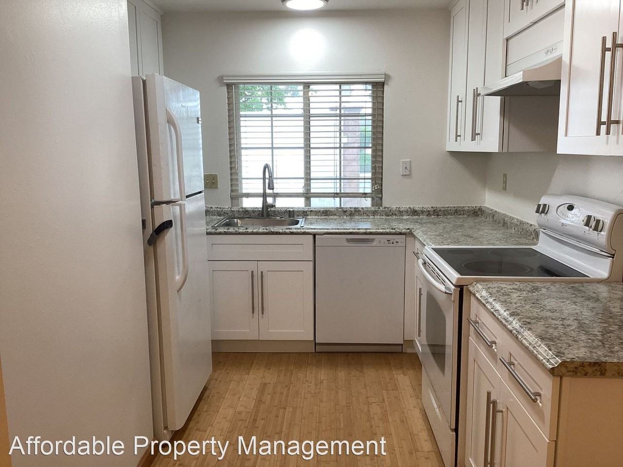 32633 Lake Arrowhead Ct - Photo 2 of 22
