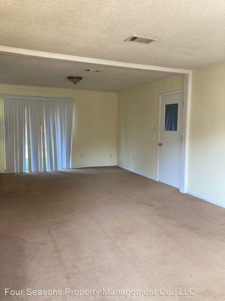 2501 Ridgeway Dr - Photo 3 of 12