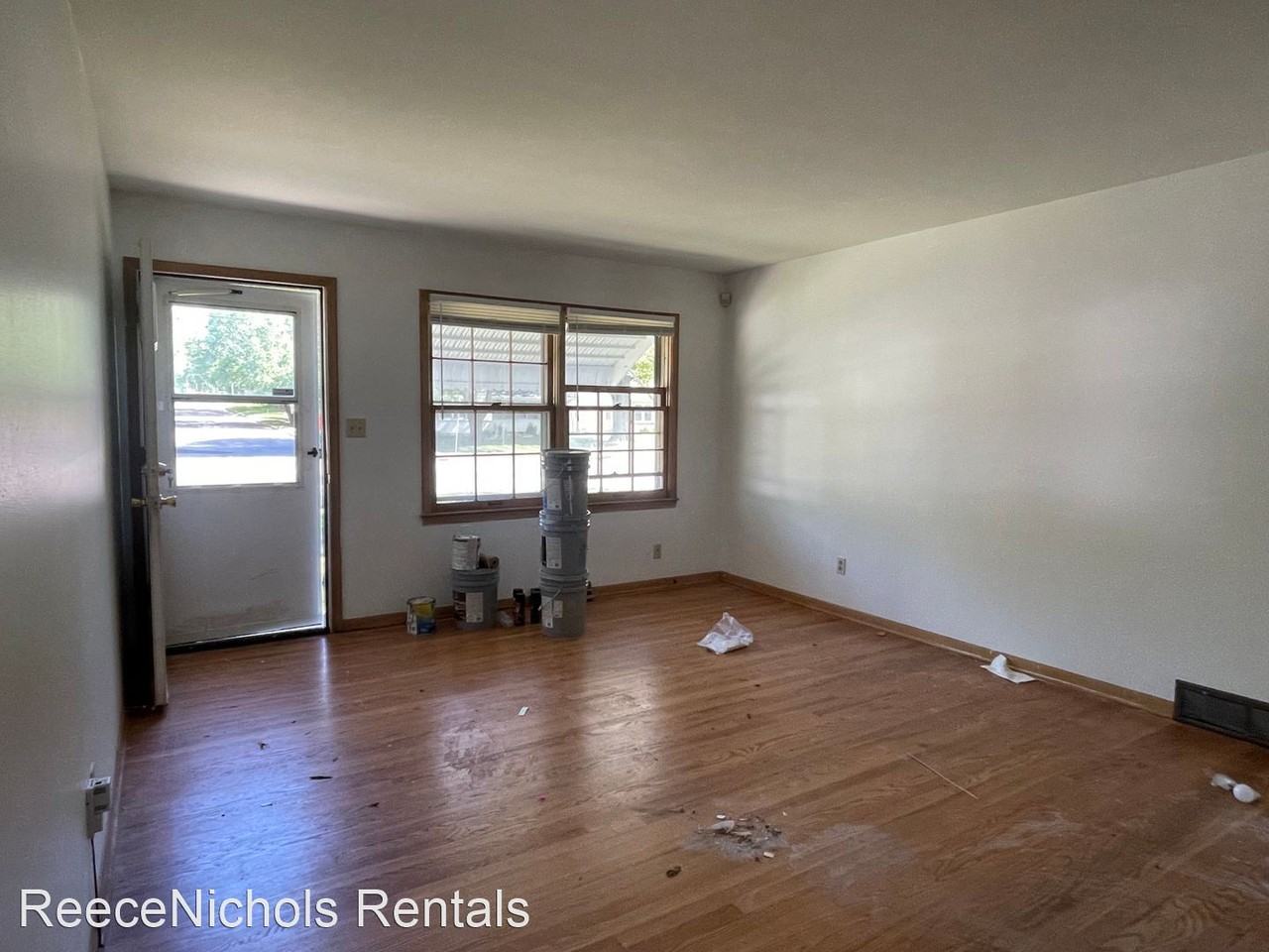 733 W 85th St - Photo 3 of 15