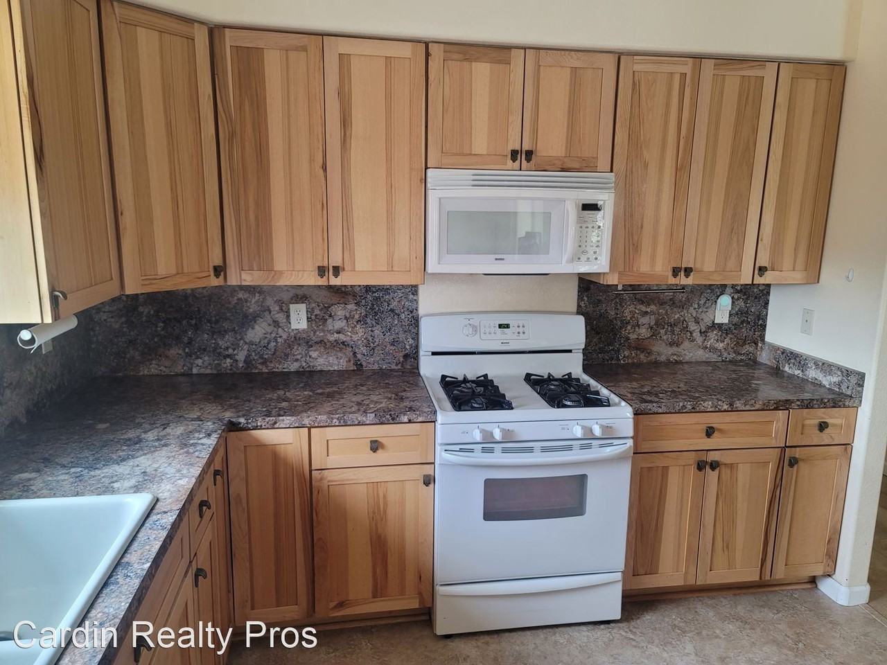 1057 Pepper Ln - Photo 2 of 19