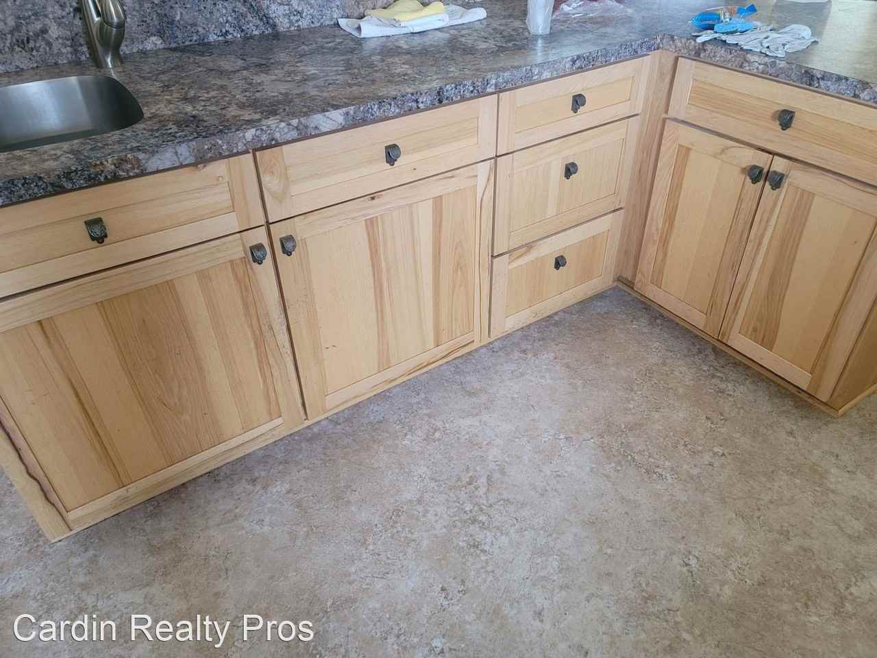 1057 Pepper Ln - Photo 3 of 19