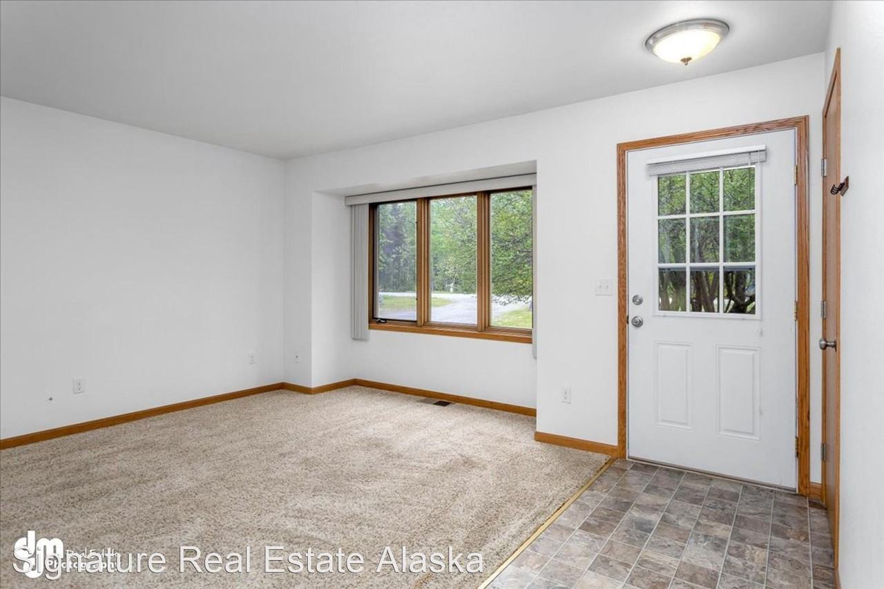 2830 N Oxford Dr - Photo 3 of 44