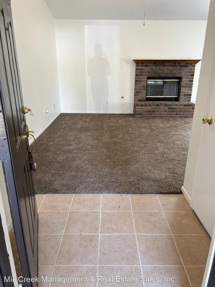 316 S Sumter Ct - Photo 2 of 11