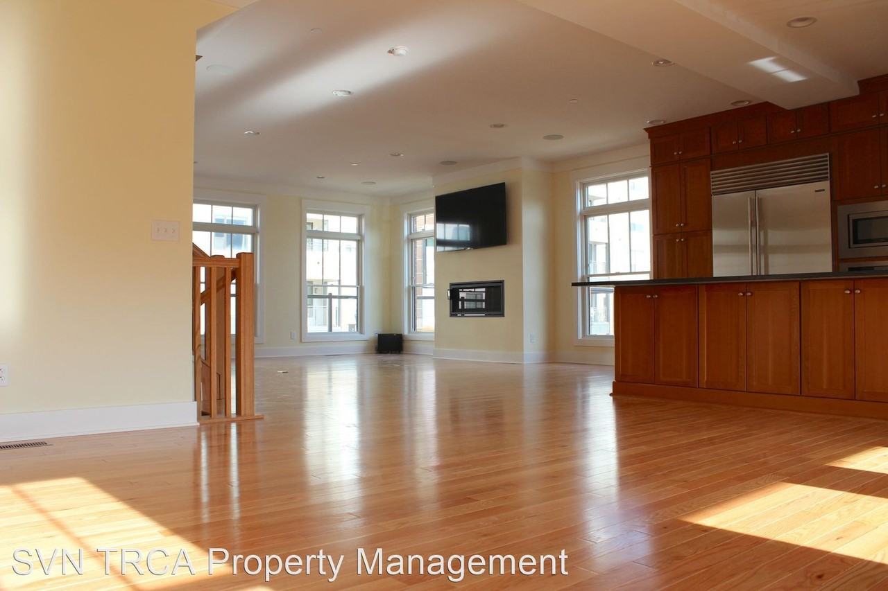 1924 Waterfront Pl - Photo 2 of 26