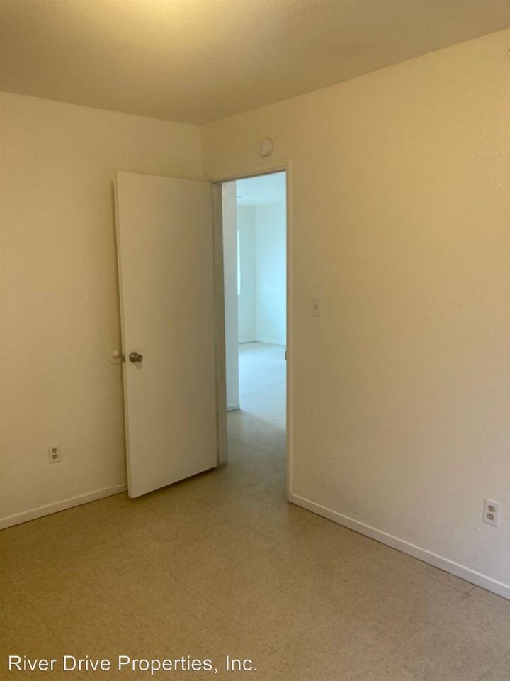 926 W 13th - Photo 3 of 7
