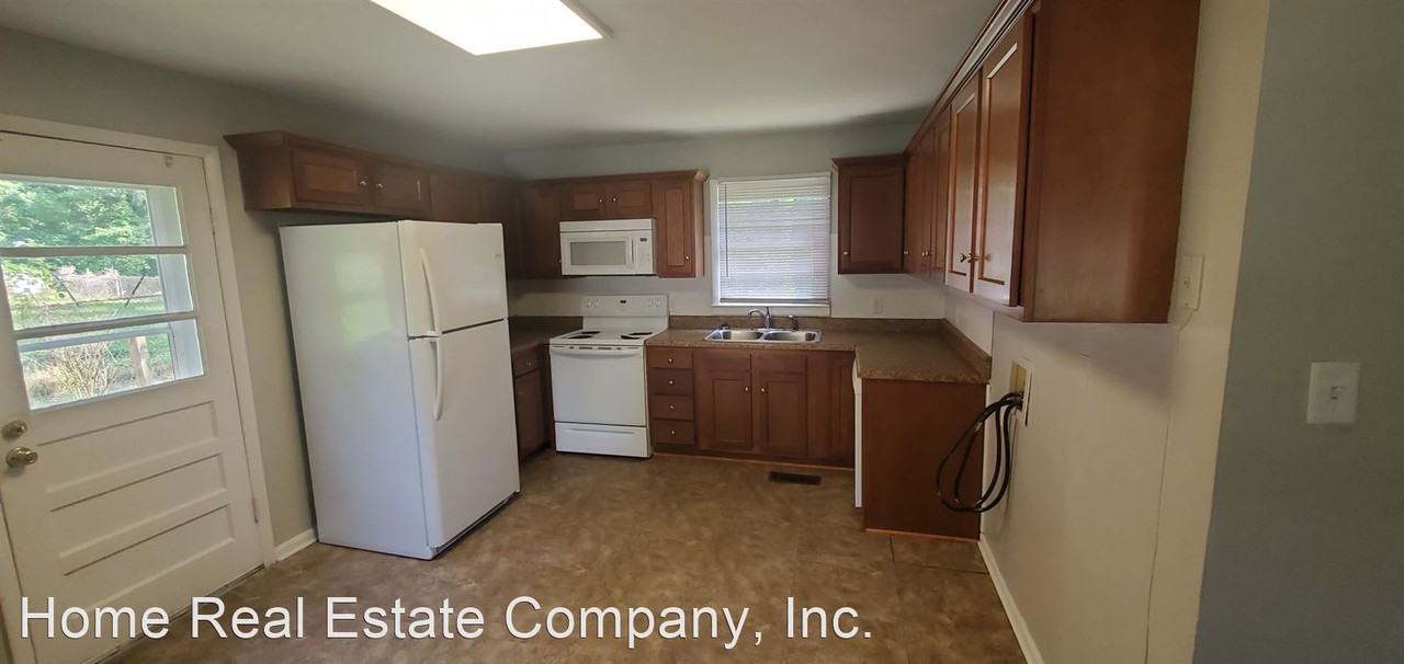 332 Sw Lemly St - Photo 3 of 10