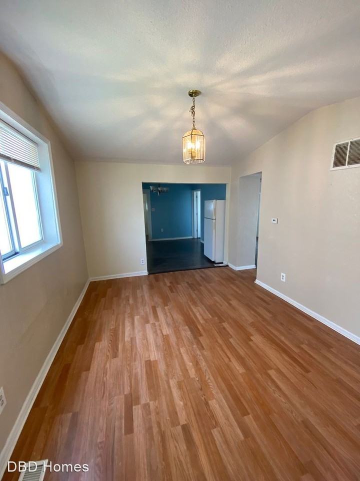1231 Sinclair St - Photo 2 of 8