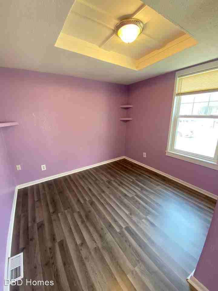 1231 Sinclair St - Photo 3 of 8