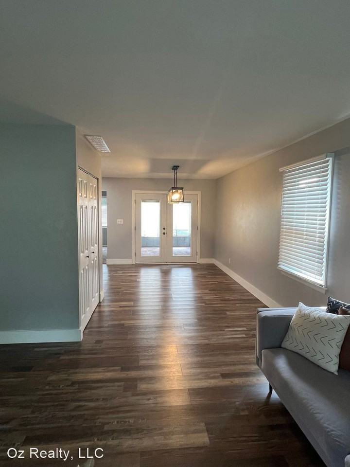 4808 Sandlewood Ct - Photo 3 of 10