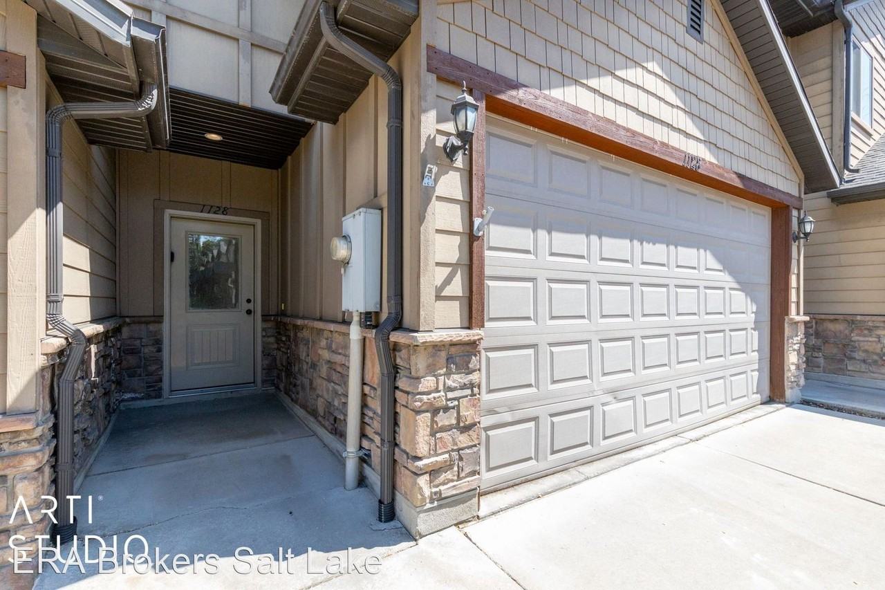 1128 Red Rock Dr - Photo 2 of 29