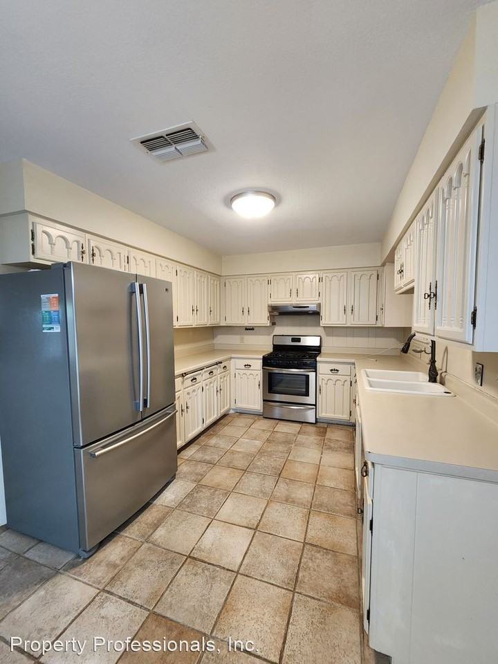 410 Saddle Tree Dr - Photo 2 of 28