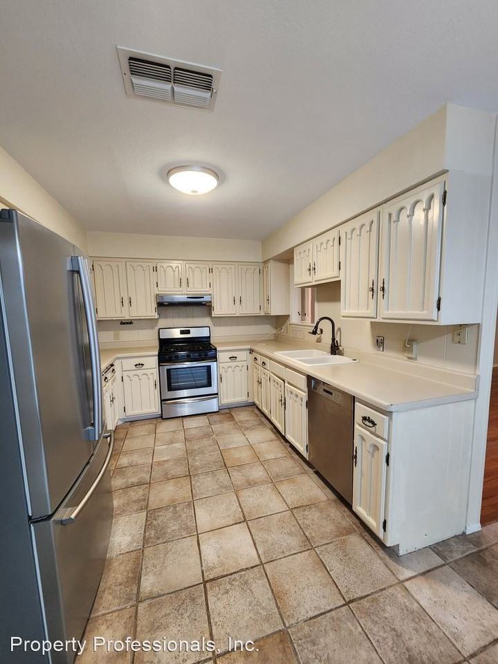 410 Saddle Tree Dr - Photo 3 of 28