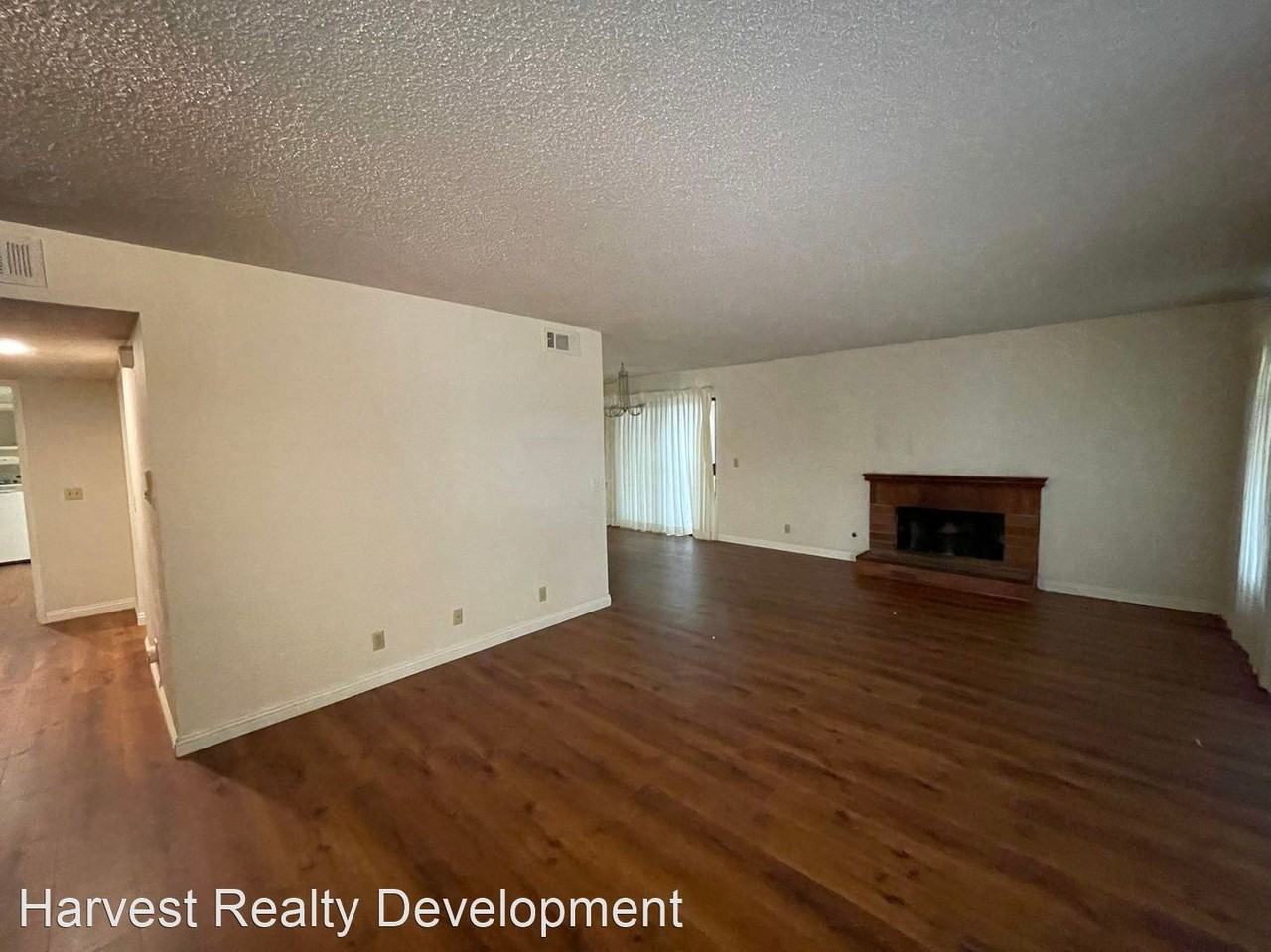 150 S Michigan Ave Apt 102 - Photo 3 of 12