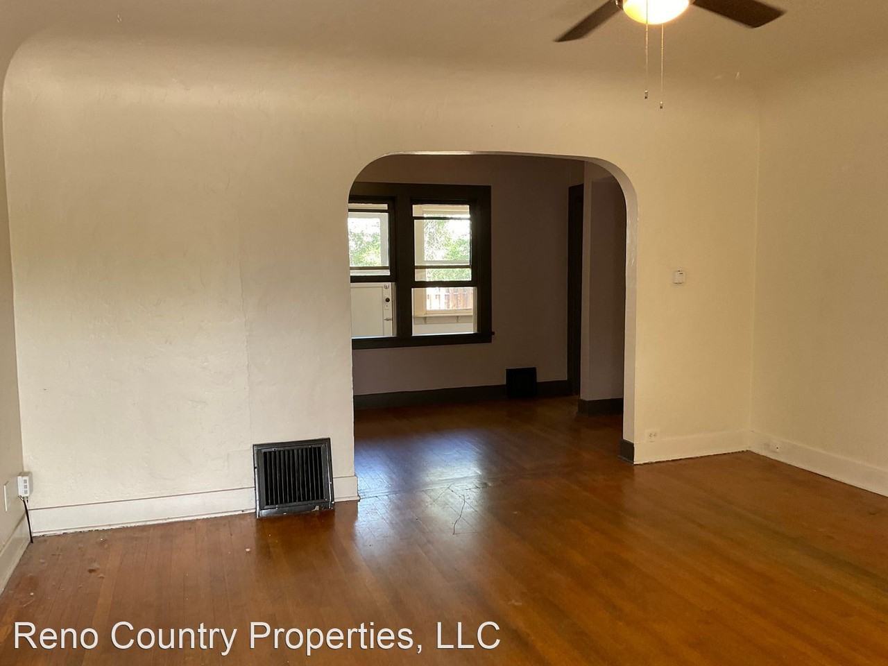 1068 Bell St - Photo 3 of 14