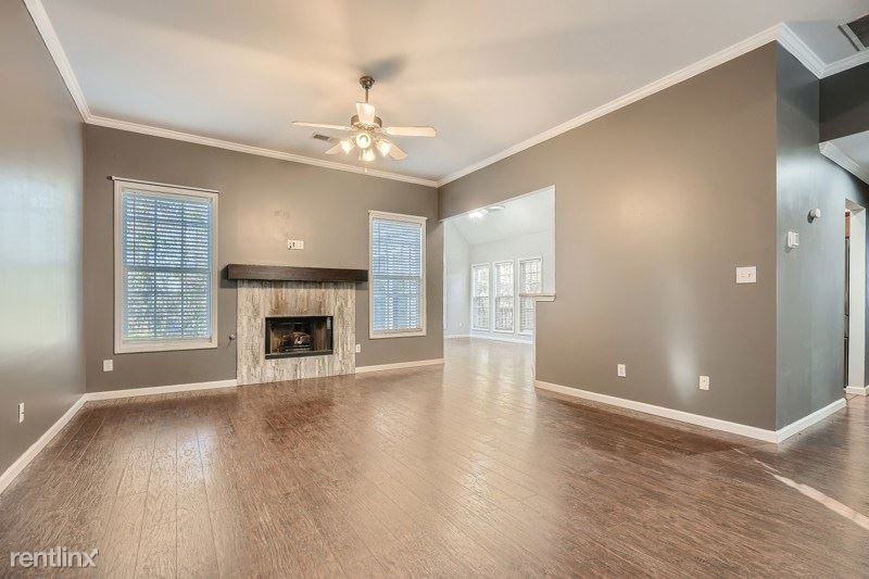 132 Avondale Cir - Photo 2 of 18