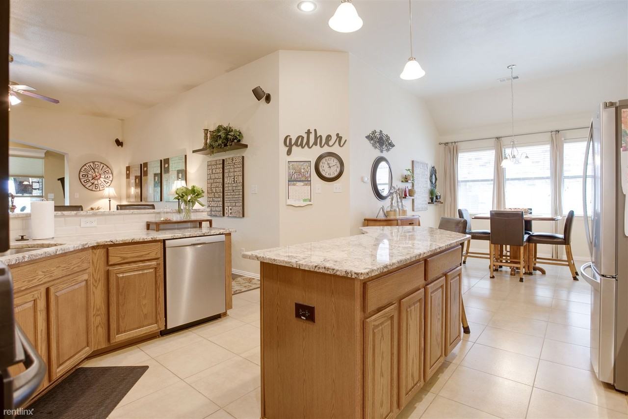 8121 Rock Elm Rd - Photo 3 of 30