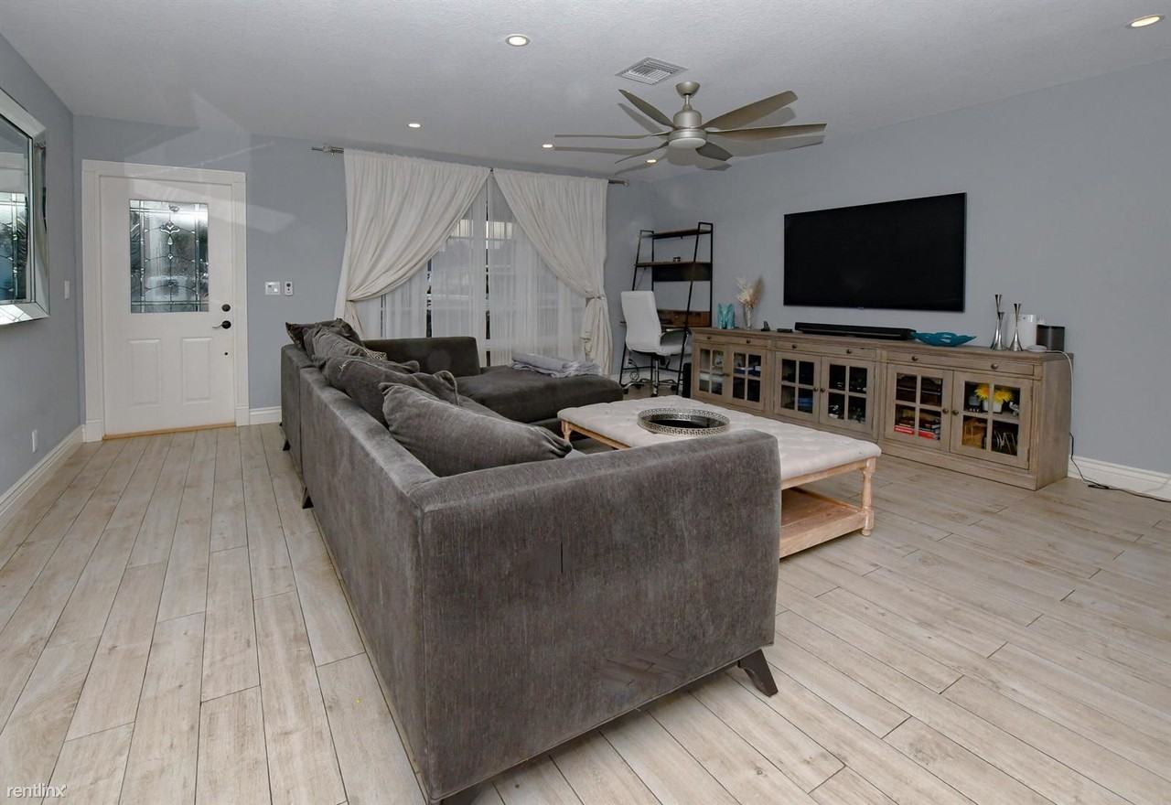 1515 Gallinule Dr - Photo 2 of 16