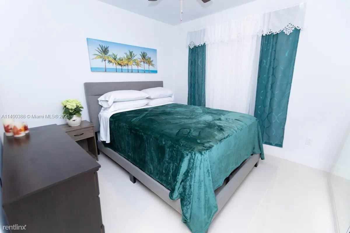 3240 Sw 17th St #3240 - Photo 3 of 15