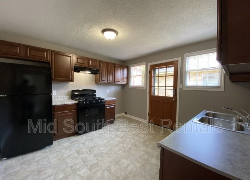 1710 Wolfe St - Photo 3 of 6