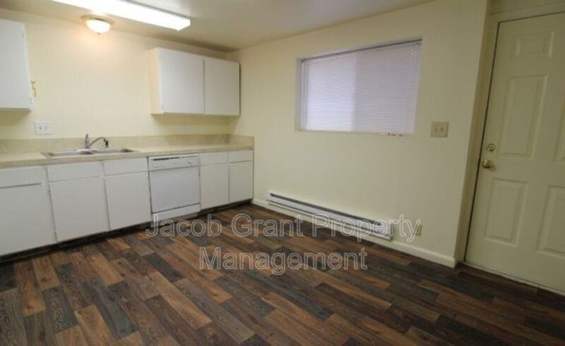 1380 E Poplar St #D - Photo 5 of 11