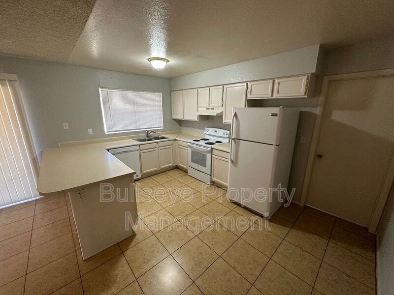 9623 N 70th Dr - Photo 4 of 23