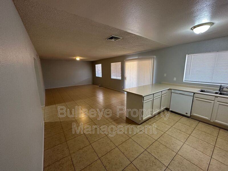 9623 N 70th Dr - Photo 6 of 23