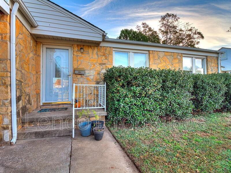 717 N Findlay Ave - Photo 3 of 26