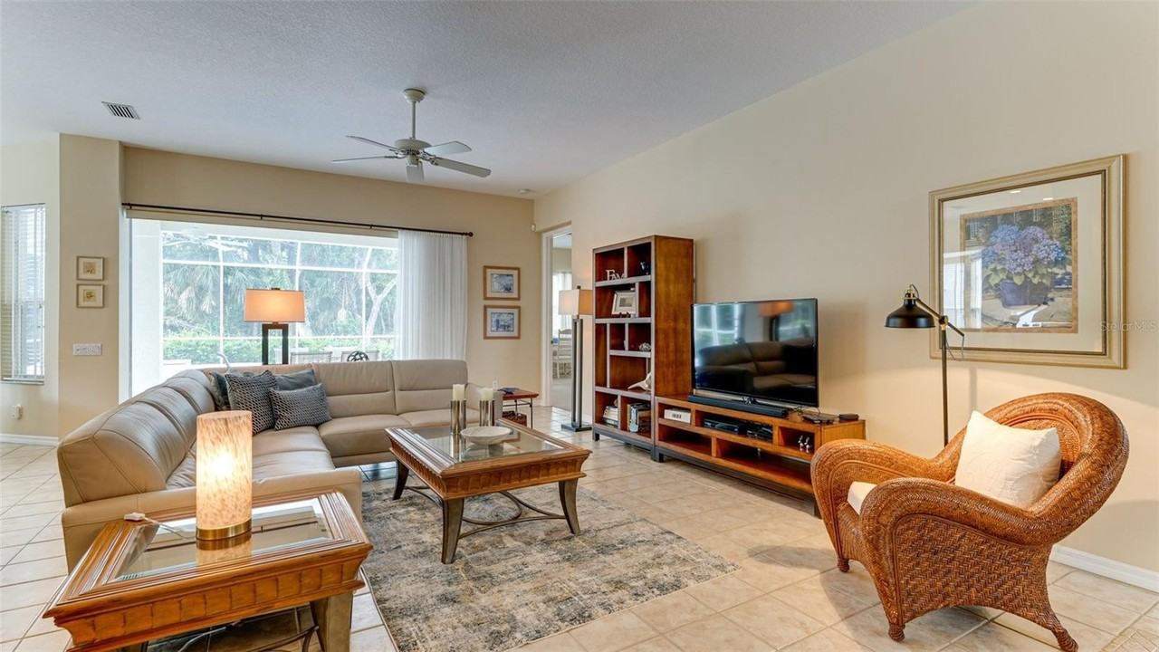 6920 Lennox Pl - Photo 5 of 50