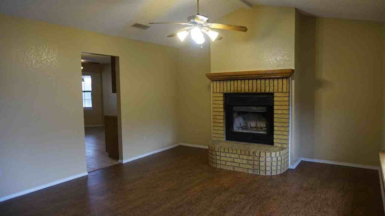 2208 Woodlands Dr - Photo 2 of 26