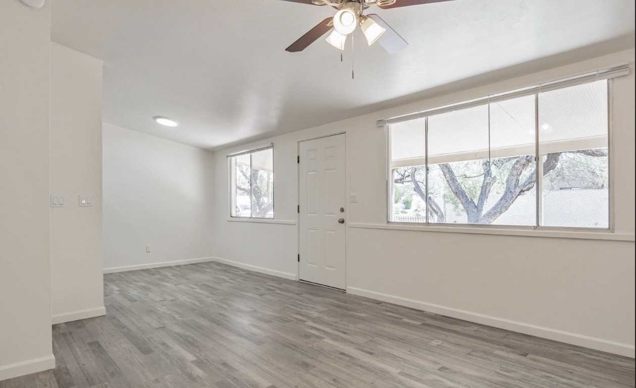 3950 E Fairmount St - Photo 2 of 10