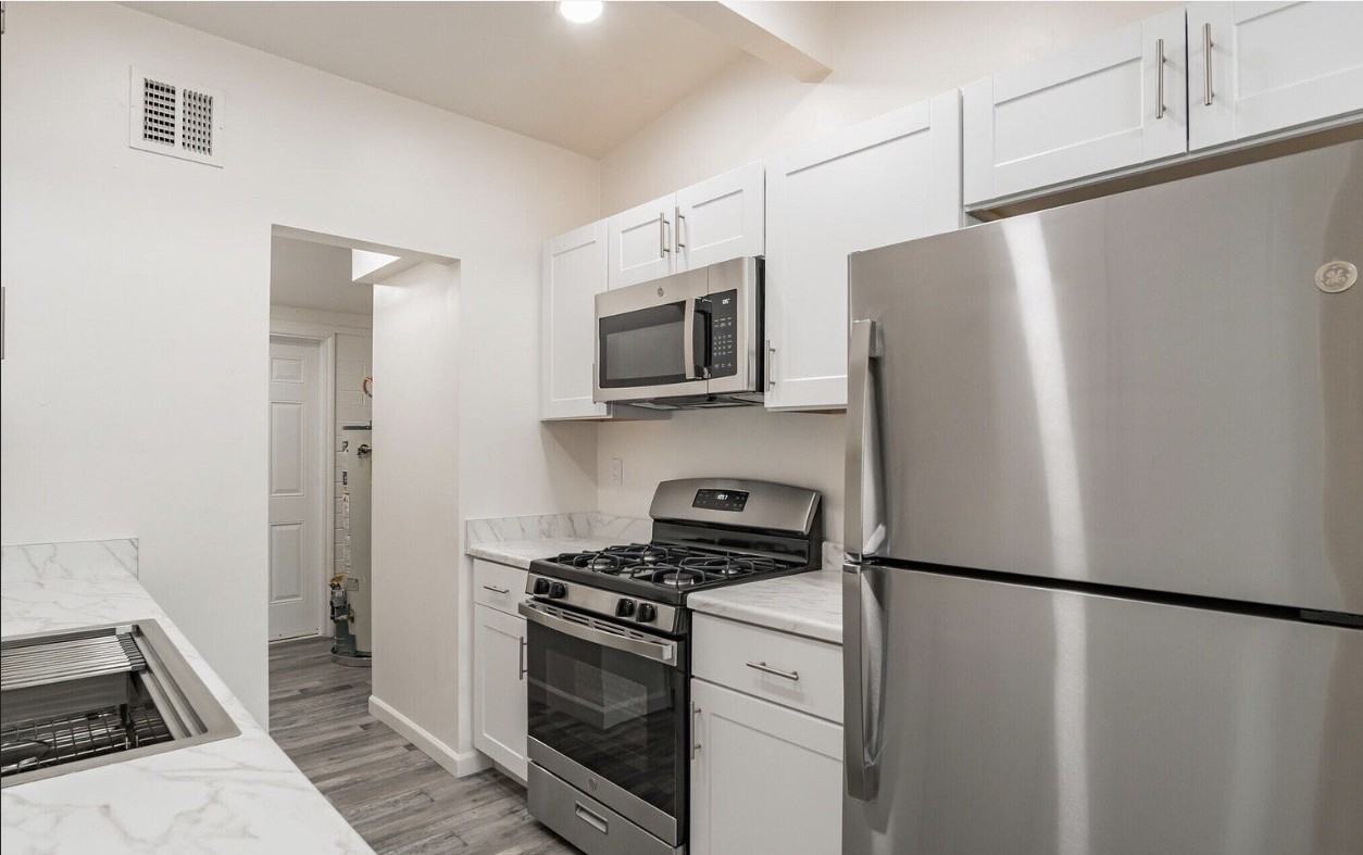 3950 E Fairmount St - Photo 5 of 10
