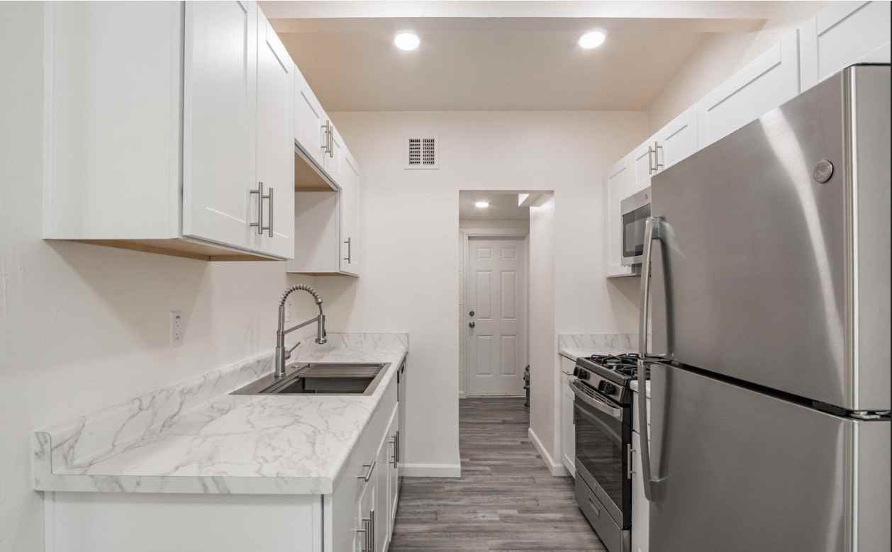 3950 E Fairmount St - Photo 6 of 10