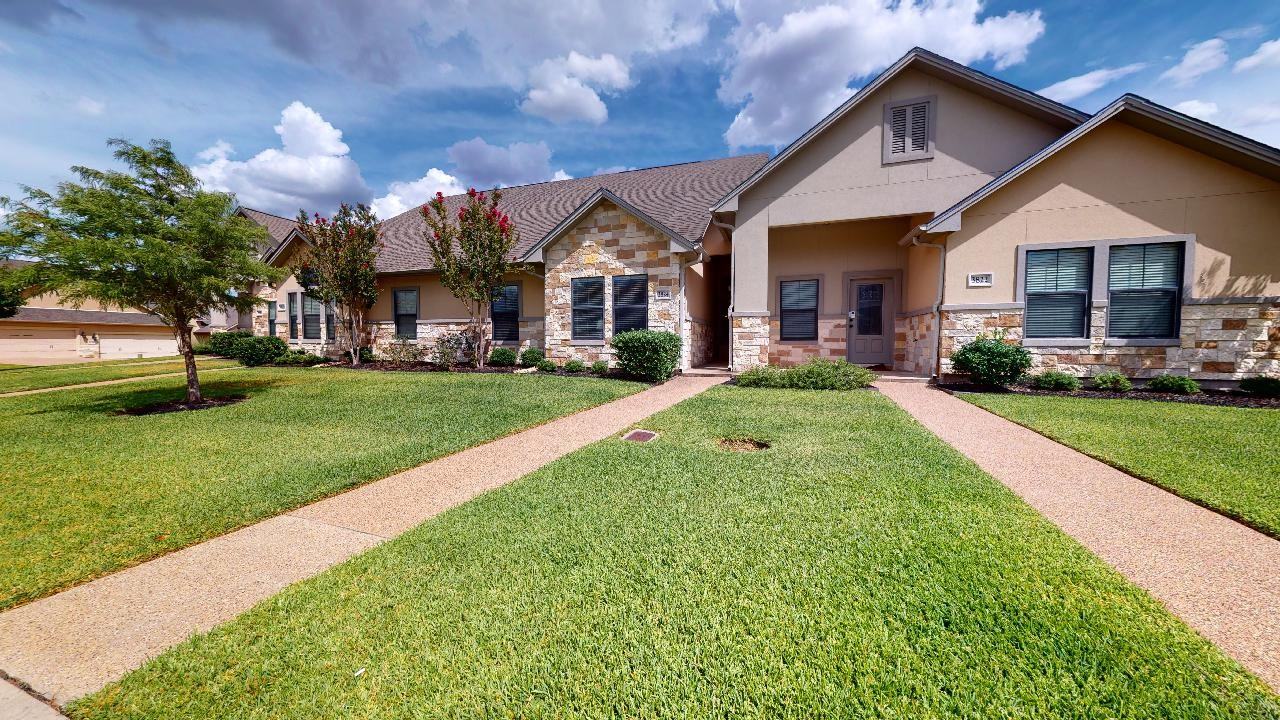 3824 Blackhawk Ln - Photo 2 of 27