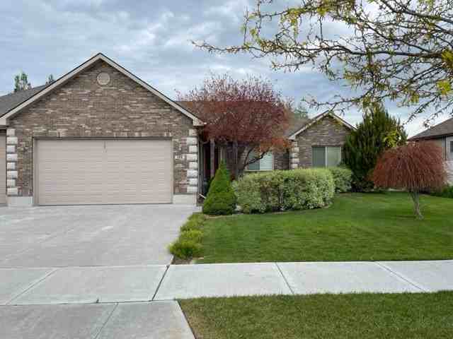 126 Stillwater Dr - Photo 2 of 34