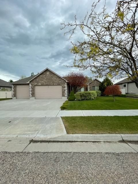 126 Stillwater Dr - Photo 3 of 34