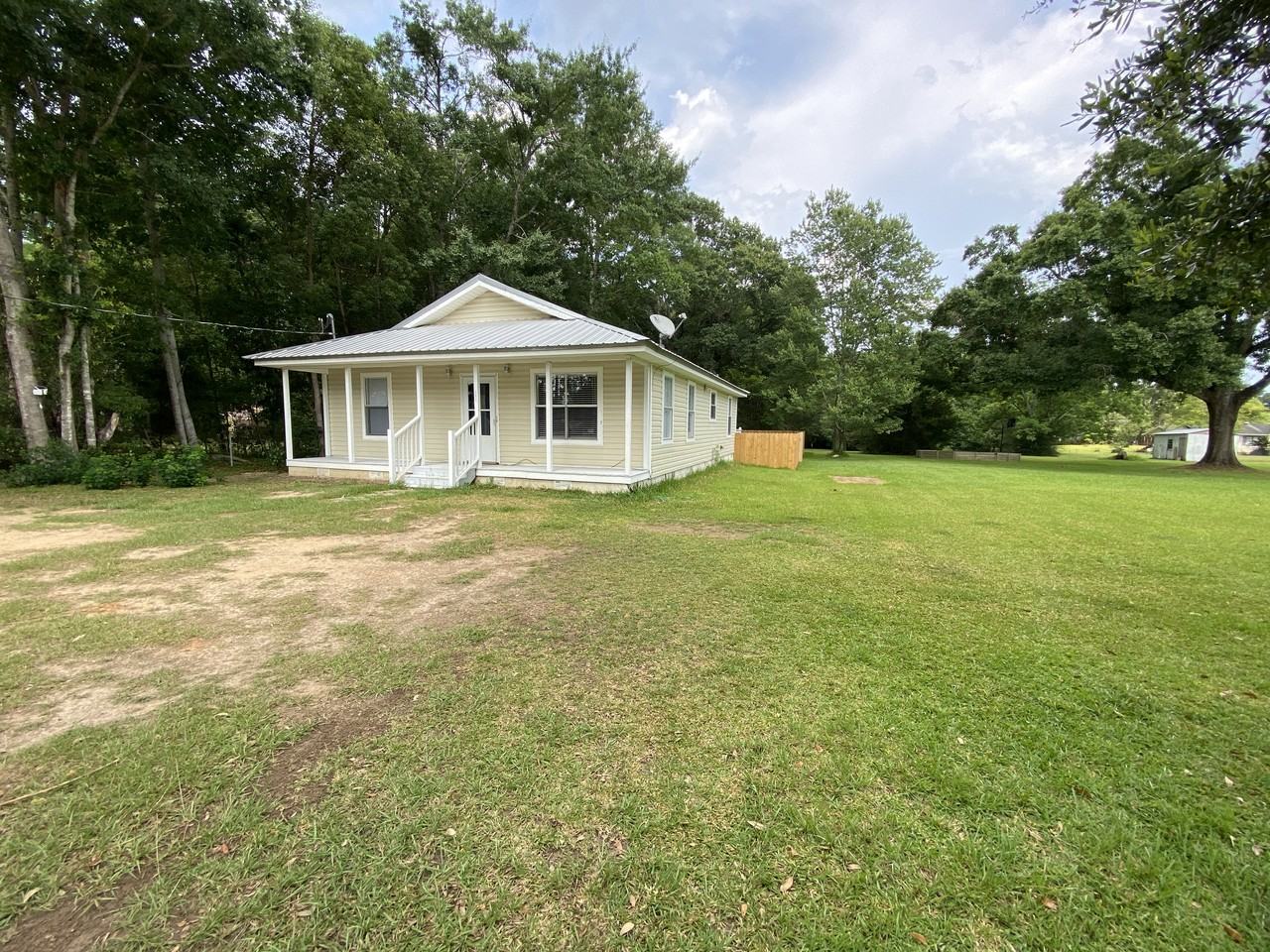 22040 Cedar St - Photo 2 of 15