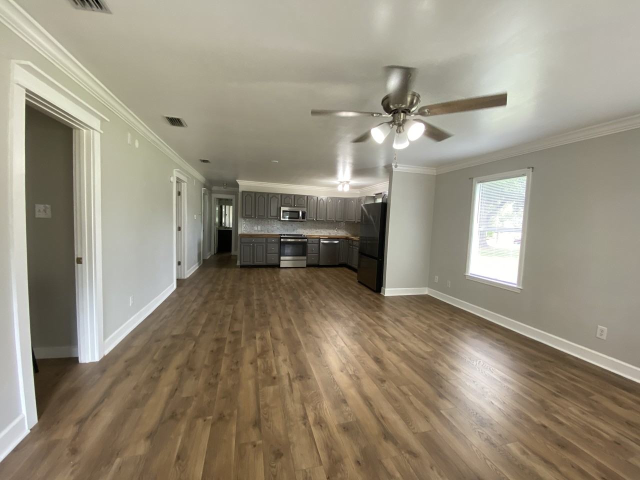 22040 Cedar St - Photo 3 of 15