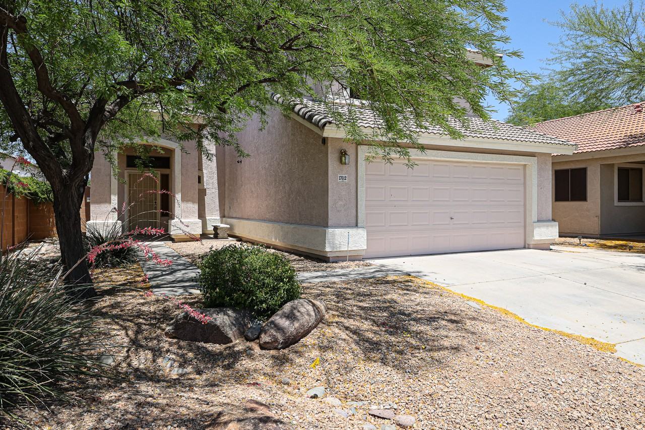 17012 W Halifax Ln - Photo 3 of 40