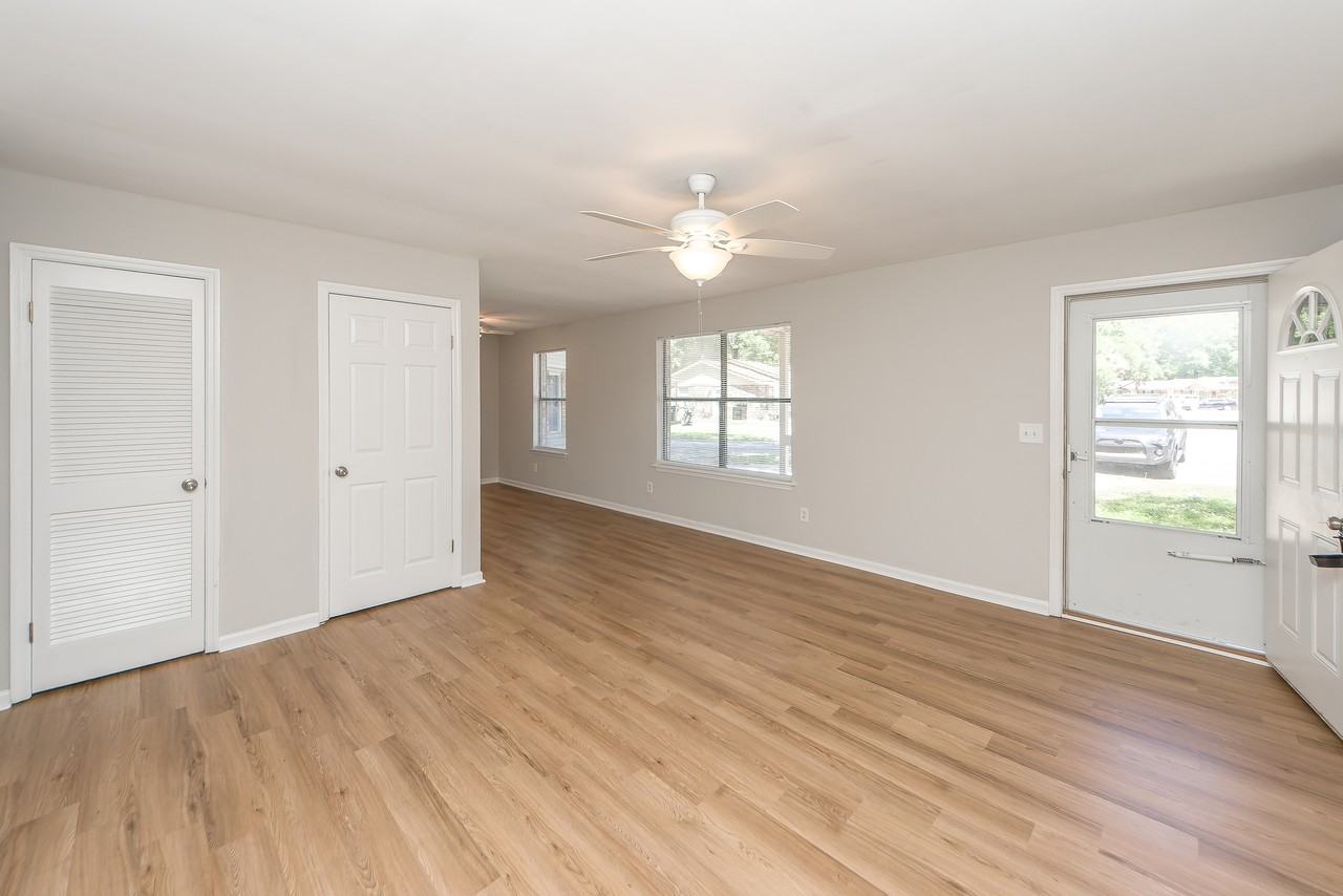 819 Sandpiper Drive - Photo 3 of 12