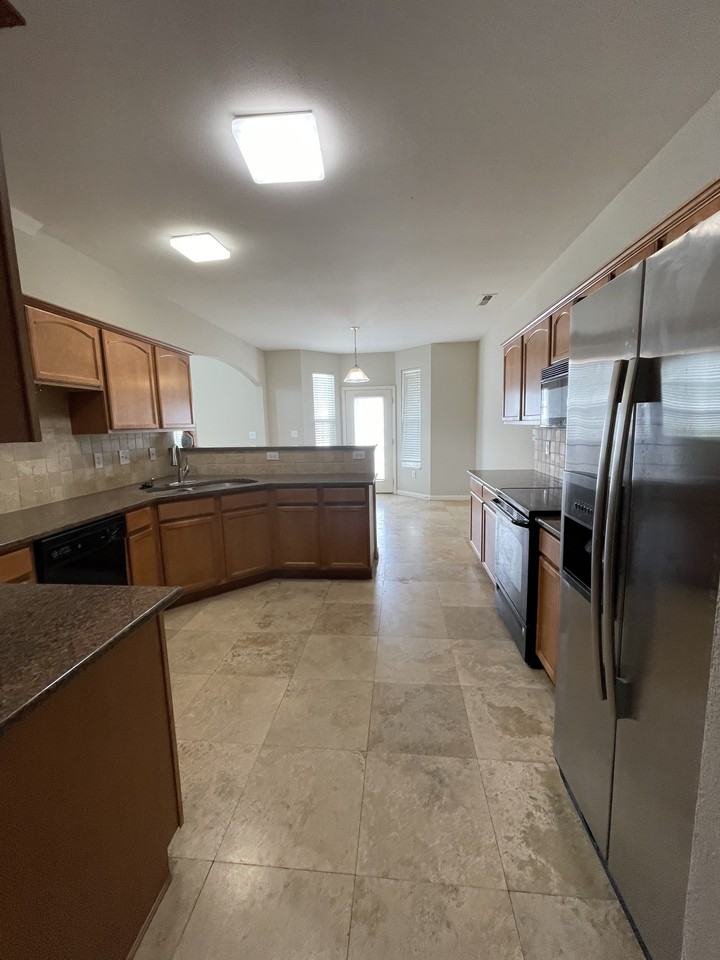 16325 Bay Meadow Cir - Photo 6 of 17