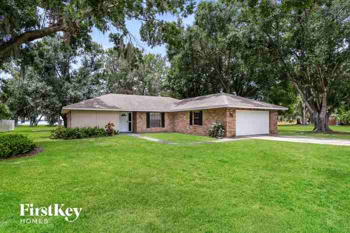 911 Crestview Dr - Photo 2 of 16